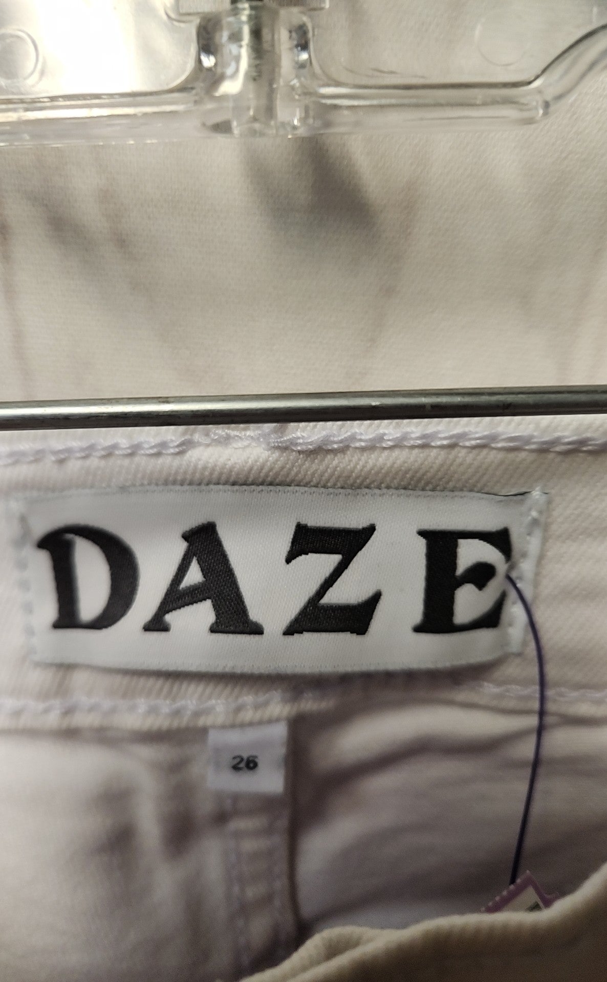 Daze Women's Size 26 (1-2) White Jeans