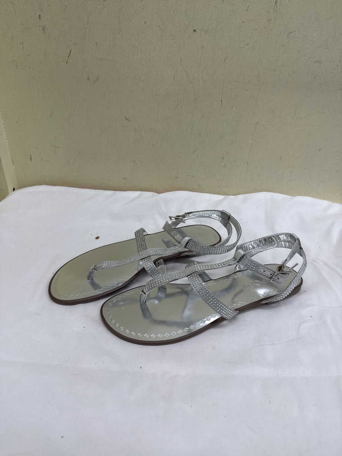 Report Women's Size 7 Silver Sandals
