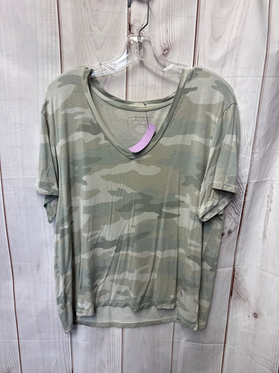 American Eagle Women's Size M Green Camo Short Sleeve Top