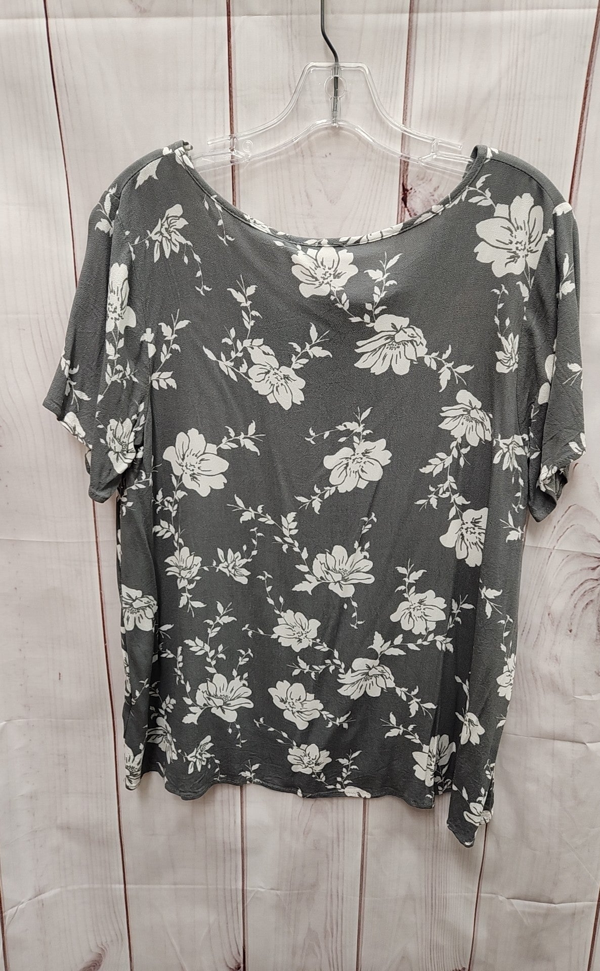 Entro Women's Size L Gray Floral Short Sleeve Top