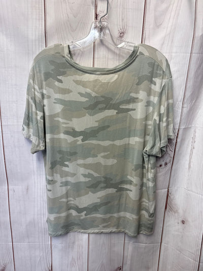 American Eagle Women's Size M Green Camo Short Sleeve Top