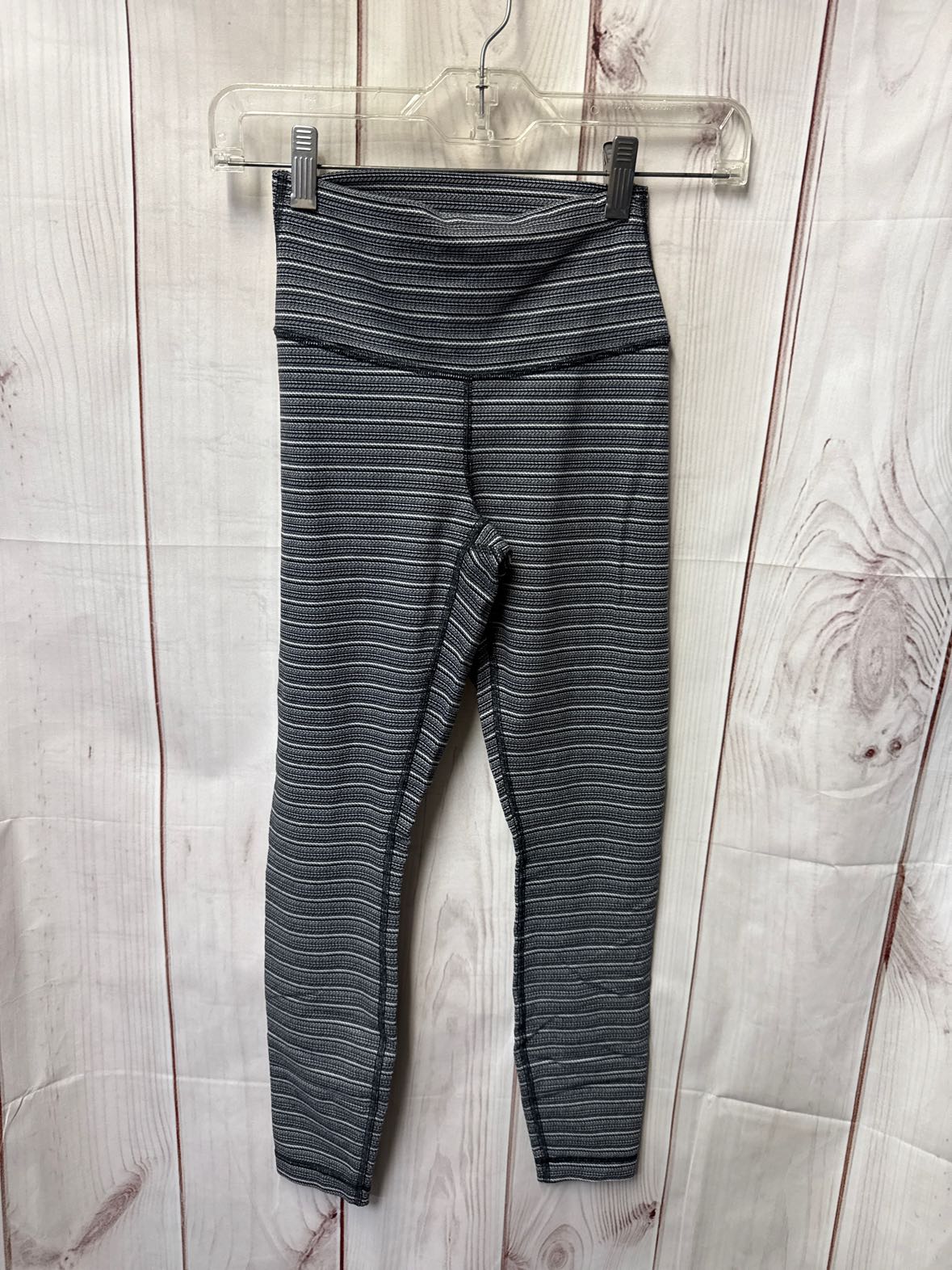 Lululemon Women's Size 2 Gray Active Capris