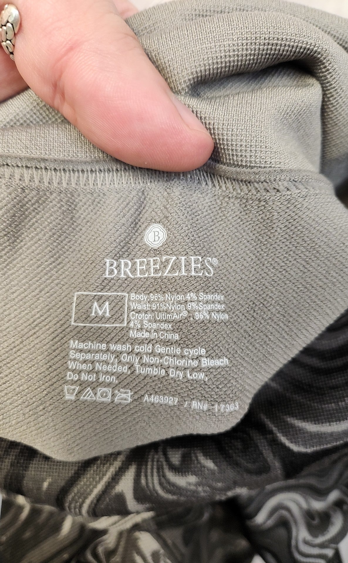 Breezies Women's Size M Gray Leggings