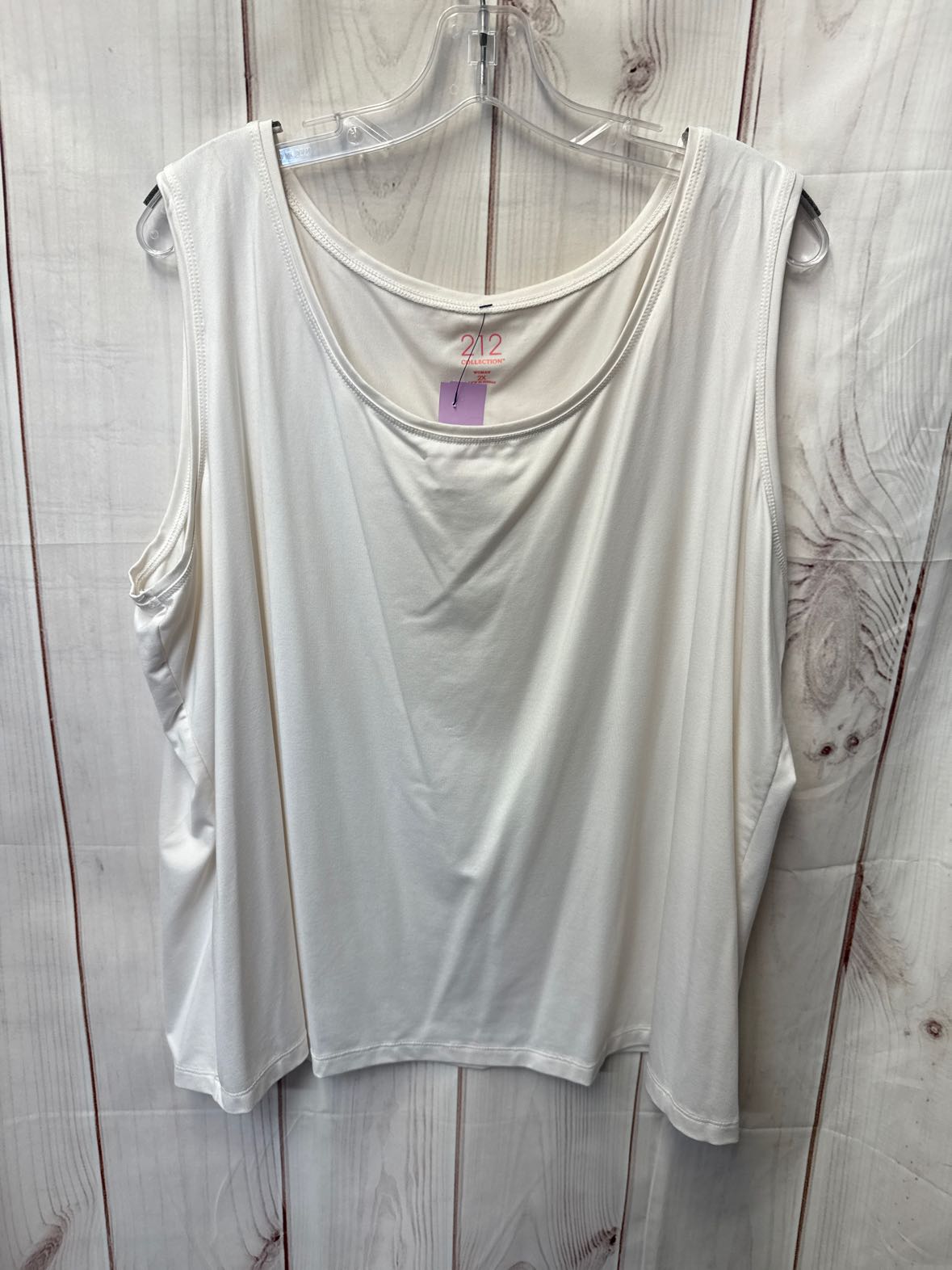 212 Women's Size 2X White Sleeveless Top