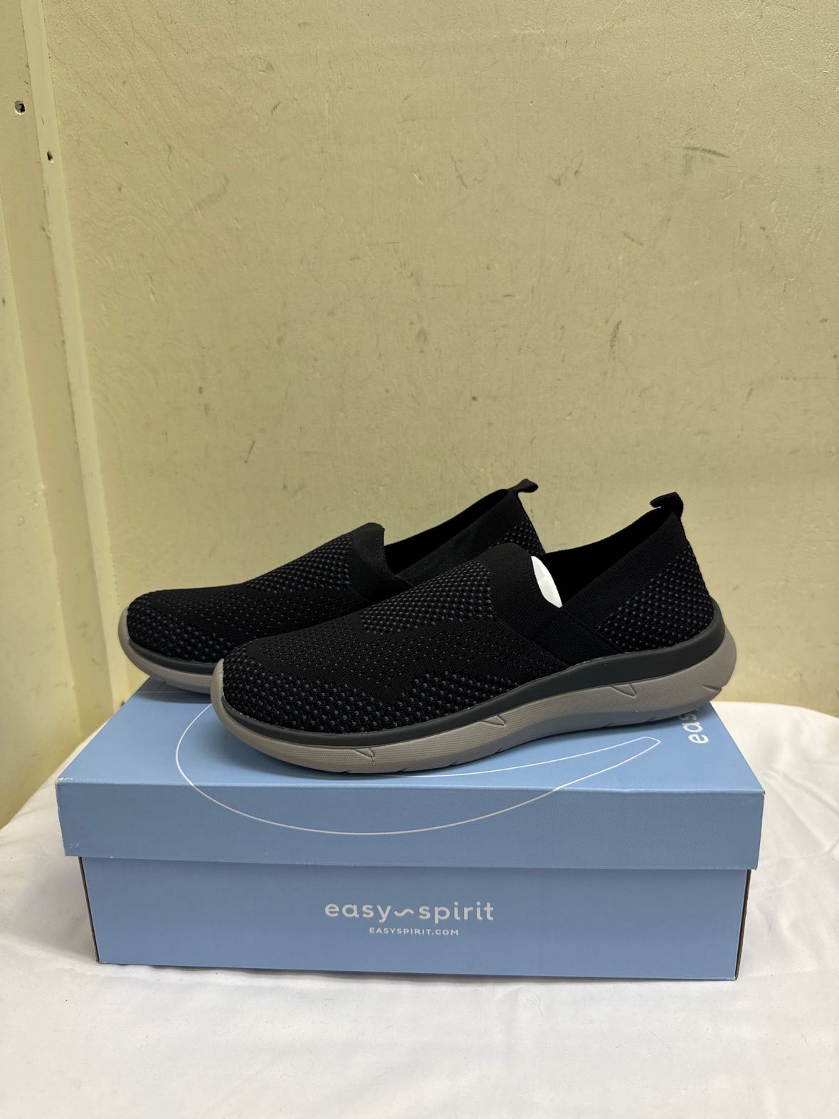 NIB Easy Spirit Women's Size 9-1/2 Black Flats
