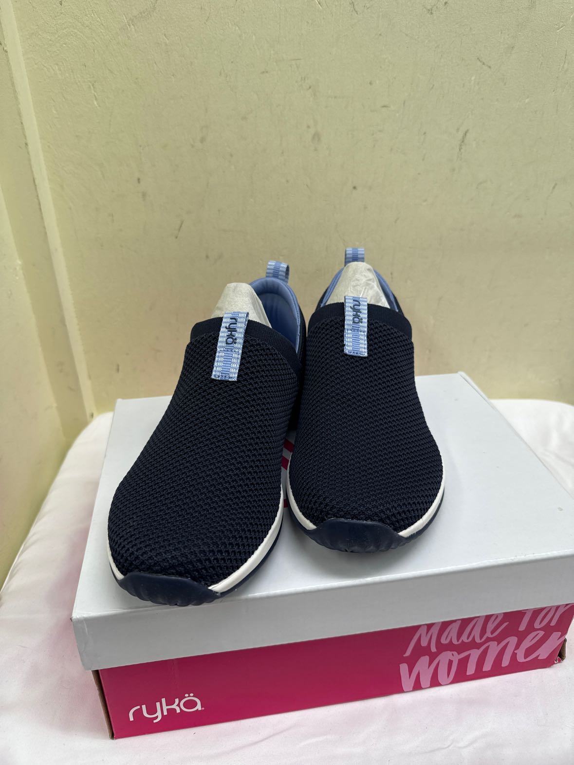 NIB Ryka Women's Size 9-1/2 Navy Flats