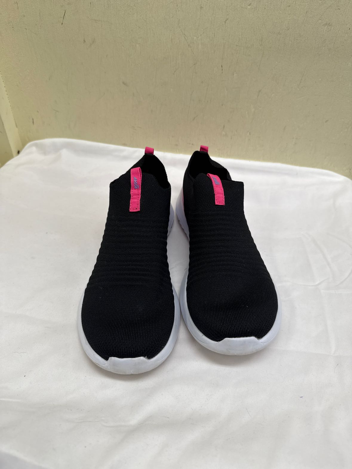 Avia Women's Size 10 Black Sneakers