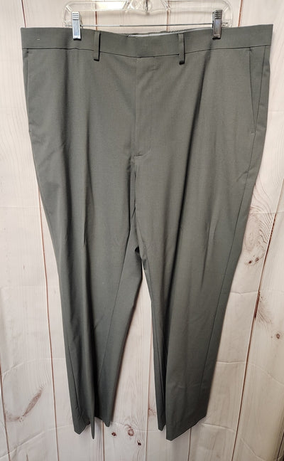 Haggar Men's Size 42x32 Gray Pants Classic Fit