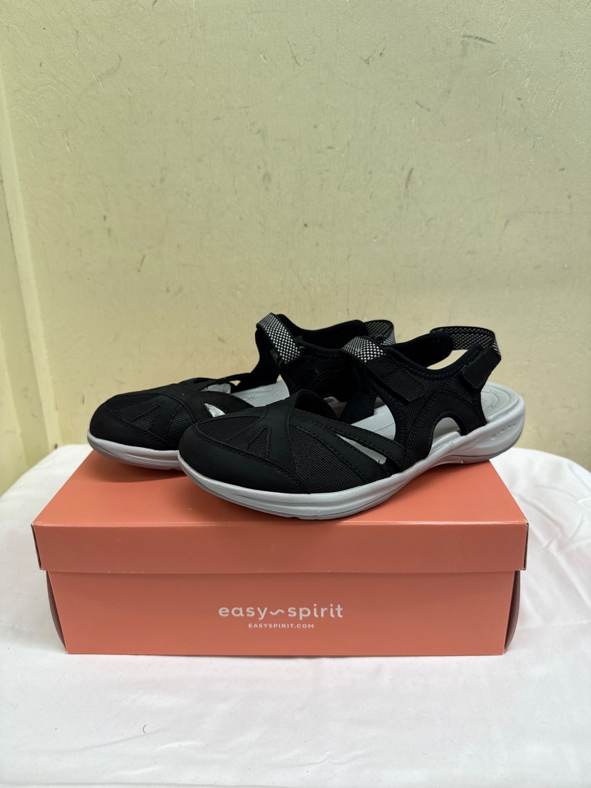 NIB Easy Spirit Women's Size 9-1/2 Black Sandals