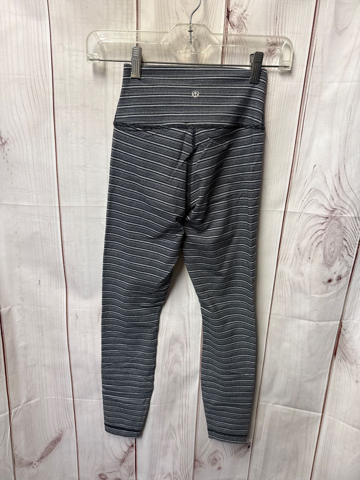 Lululemon Women's Size 2 Gray Active Capris