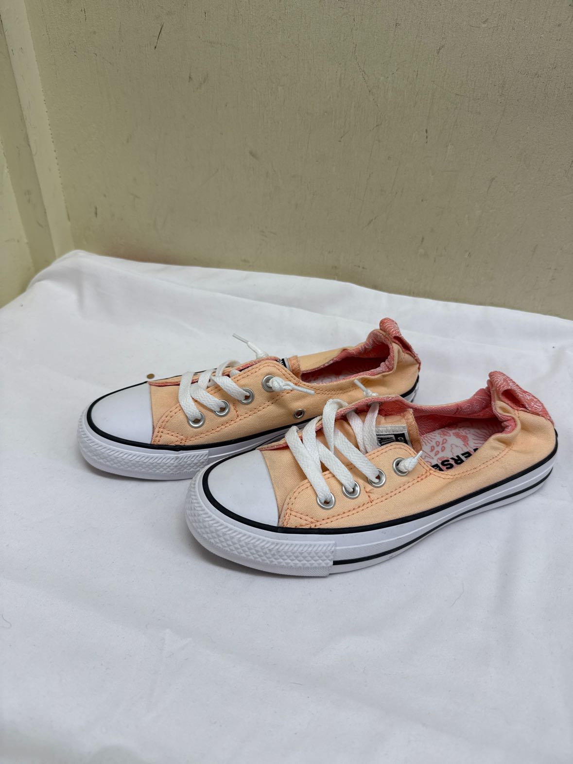 Converse Women's Size 6 Pink Sneakers