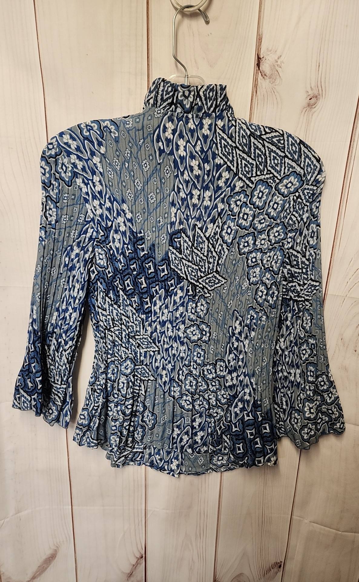 New Direction Women's Size S Blue Floral 3/4 Sleeve Top