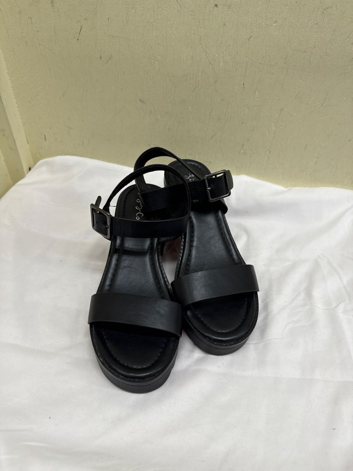Liz Cole Women's Size 9 Black Sandals