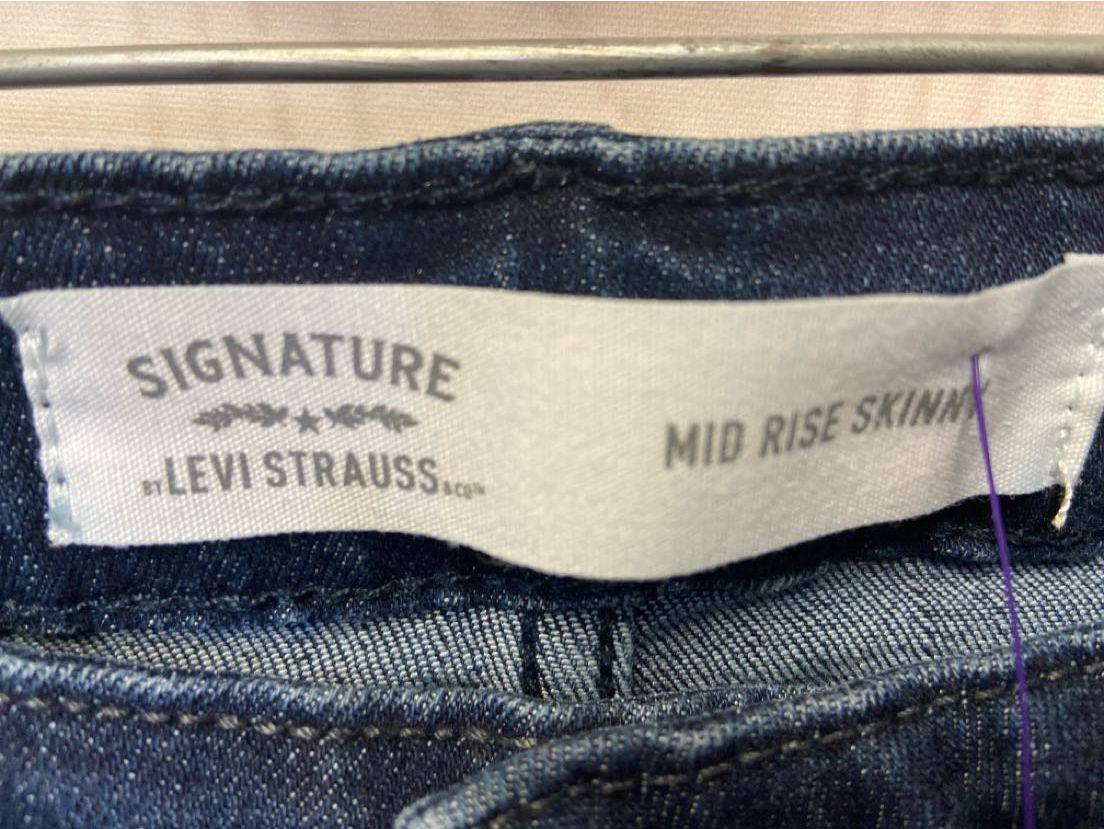 Levis Women's Size 28 (5-6) Blue Jeans 28x30 Signature Mid Rise Skinny